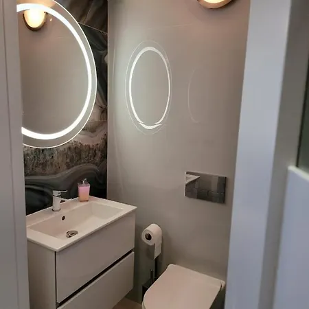 Planeta 105, 108 - Parking W Cenie Pobytu *